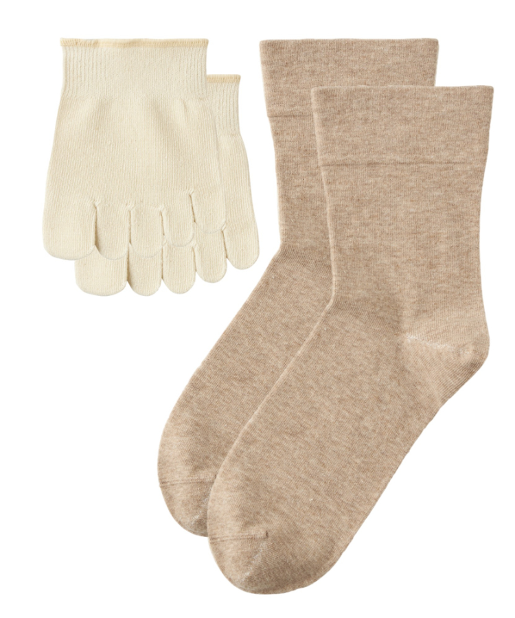 サンドベージュ