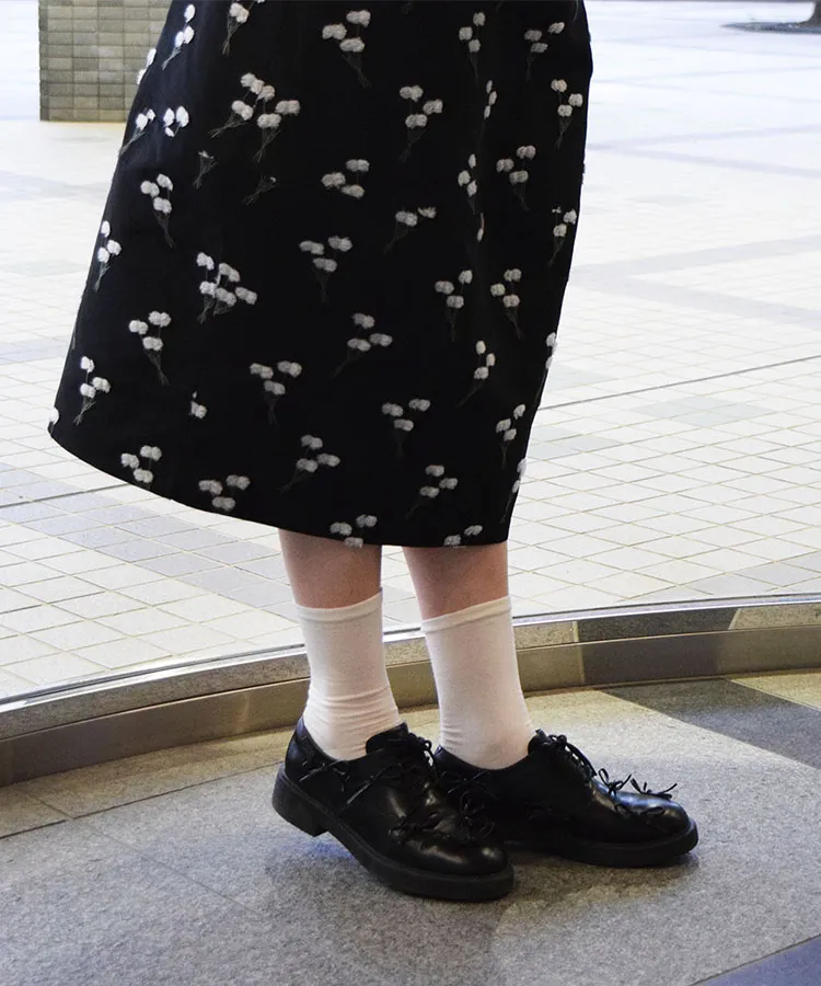 オフホワイト