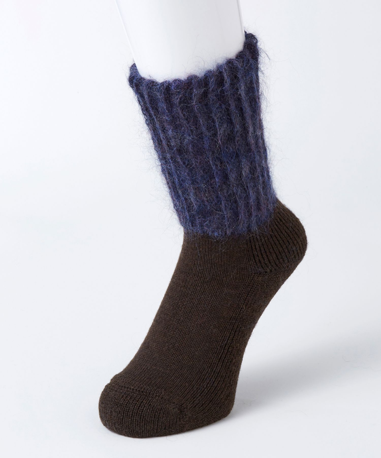 ダークブラウン