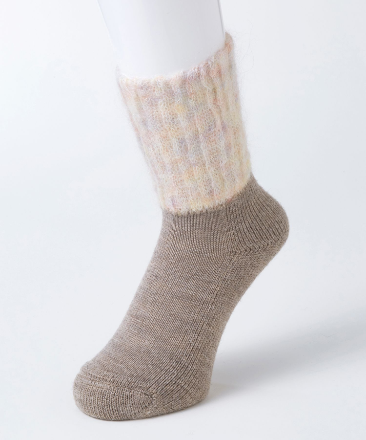 サンドベージュ