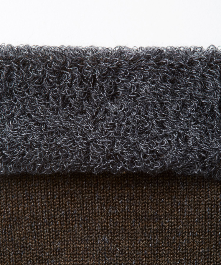 ダークブラウン