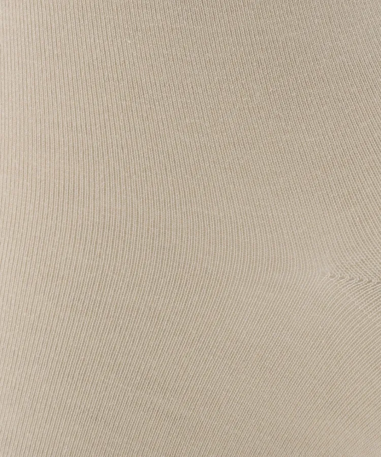 ベージュ